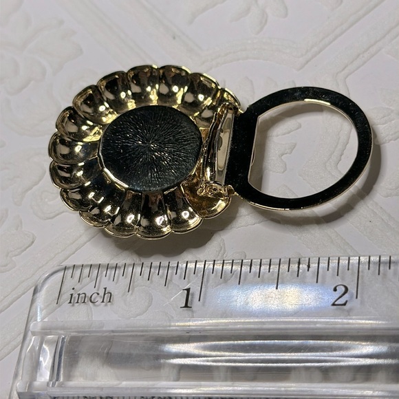 Vintage Scarf Clip | Dress Clip / Gold Tone w. faux Pearl Center in EUC - Picture 2 of 2